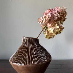 Wazon ceramiczny "Deep Lines"