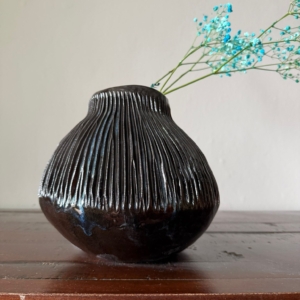 Wazon ceramiczny "Deep Lines"